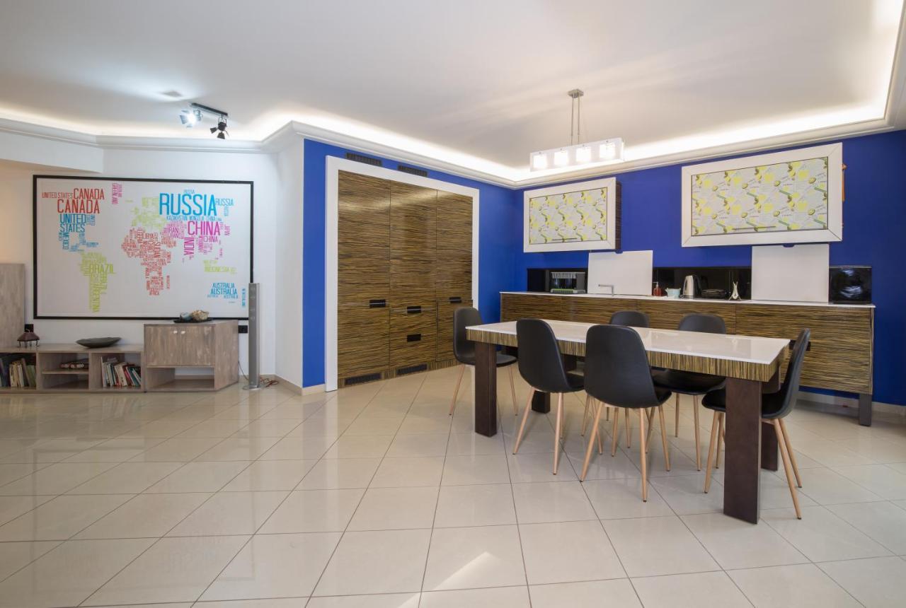 Spacious Modern Apartments With Great Rooftop View เอเธนส์ ภายนอก รูปภาพ